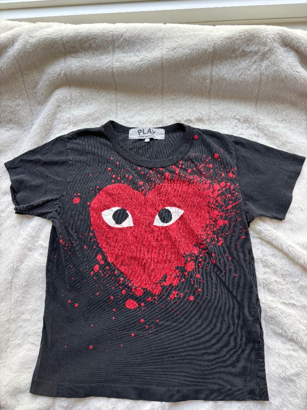 Comme des Garcons PLAY Black Red Splatter Heart Graphic Tee Size Small